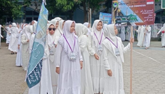 Melihat Semangat Ratusan Santri MA Unggulan Darul Ulum Jombang Latihan Manasik Haji Sejak Dini