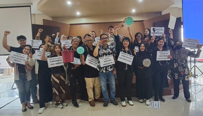 Daster Melawan Pencakar Langit, Emak-Emak Malang Masuk Kampus UB Protes Kejanggalan Izin