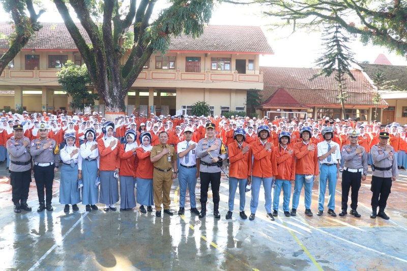 Police Goes to School