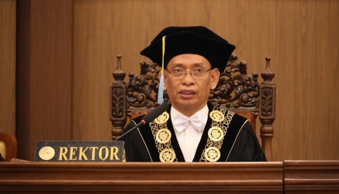 UNAIR Kukuhkan 6 Guru Besar Baru, Rektor Tekankan Dampak Ilmiah Bagi Masyarakat
