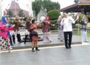 Gebyar Hardiknas 2025, Bupati Magetan dan 2000 Guru Menari Gugur Gunung