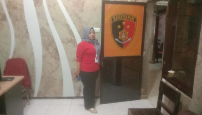 Pegawai Bank Mekaar Ngaku Keponakan Wabup Lumajang, Nagih Malam Hari dan Rusak HP Anggota LSM