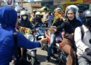 Peringati HBI, Buruh di Gowa Gelar Doa dan Bagi Bunga