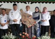 Asyiknya Melihat Pelajar SD di Jombang Bersama Abah Warsubi Pelajar SD  Belajar Wayang