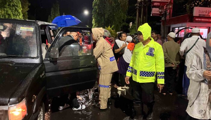 Polres Ngawi Kawal Keberangkatan Calon Jamaah Haji 2025