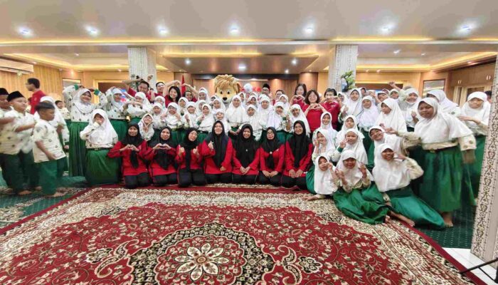 Es Krim Jadi Media Edukasi dan Kebugaran di SD Khadijah Pandegiling Surabaya