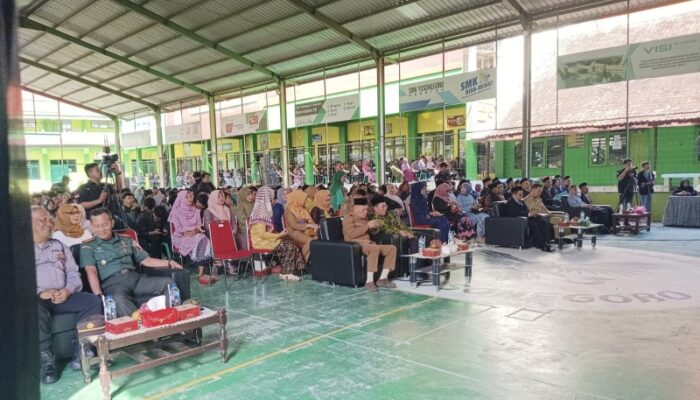 Melihat Kegembiraan 600 Siswa Yang Lulus dari SMK Yosonegoro