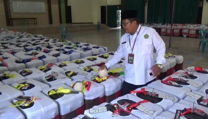 Unik dan Menarik, Melihat Tanda Pengenal Koper Calon Jemaah Haji di Jombang