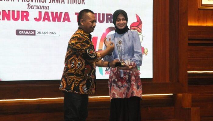 Vinanda Wali Kota Kediri Raih PWI Jatim Awards 2025