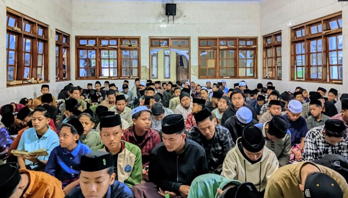 Ribuan Santri Nurut Taqwa Doa Bersama Rayakan HUT Bhayangkara ke-79