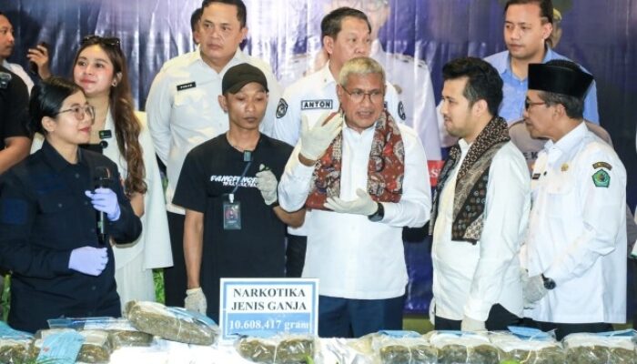 Plt Gubernur Jatim, Kepala BNN RI Musnahkan Barbuk Narkoba di Pamekasan