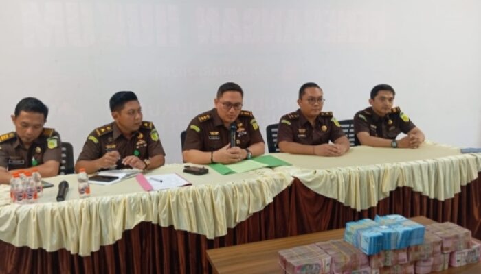 Tersangka Korupsi Dam Kali Bentak Kembalikan Uang 1,1 Miliar ke Kejari Blitar