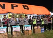 Kapolda Jatim Bagi Bingkisan di Pos Pam Aman Suro 2025 Madiun