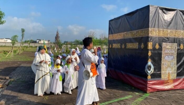 Anak TK se- Lumajang Ikuti Manasik Haji dan Umroh di Perum Permata Grati Garden