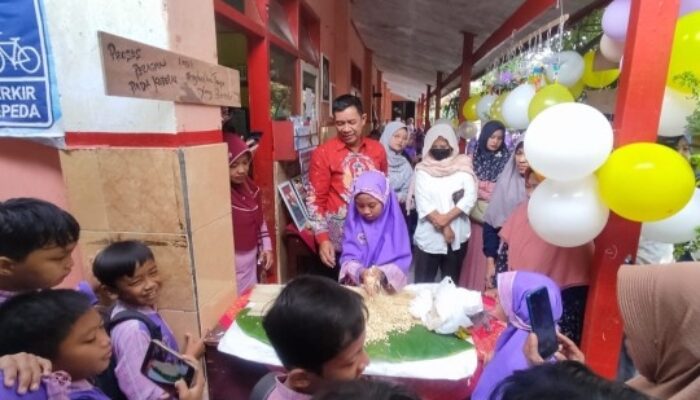 Lestarikan Budaya Lokal, Siswa SDN Citrodiwangsan 02 Lumajang Praktik Bikin Tempe