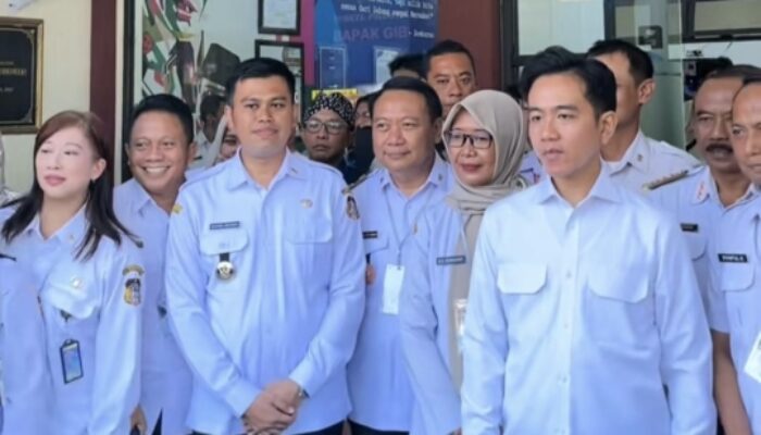 Wapres Gibran Rakabuming Raka Kunjungi Puskesmas Sukorejo, Tinjau Layanan Kesehatan Gratis