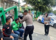 Operasi Patuh Semeru 2025, Polres Ponorogo Beri Helm Gratis untuk Ojol
