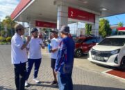 Tinjau Antrean BBM dengan ‘Ngontel’, Bupati Bondowoso Imbau Warga Tetap Tenang