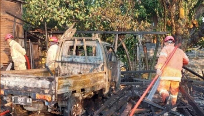 Bengkel Mebel di Mojoagung Jombang Terbakar, 1 Unit Pikap Hangus