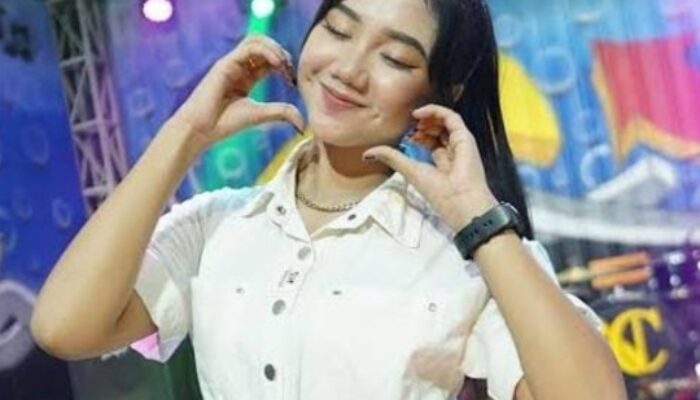 Cantika, Penyanyi Muda Bertalenta Asal Jombang yang Kini Bersinar di Panggung Adella
