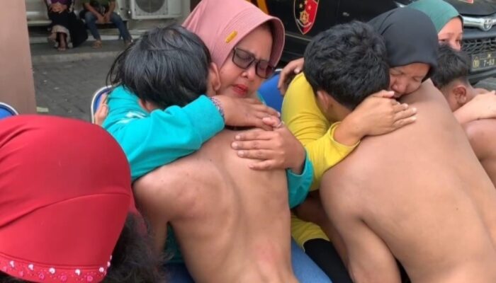 Tangis Ibu Pecah, Ratusan Pemuda Gangster Ini Dijemur, Diciduk Saat Pesta di Villa Wonosalam Jombang