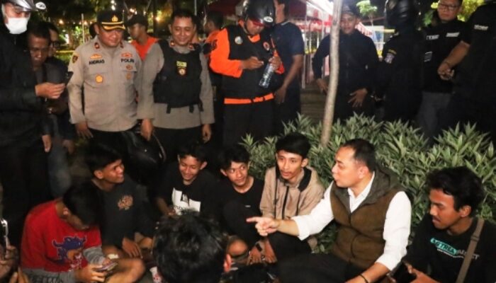 Wali Kota Surabaya Pimpin Patroli Gabungan Tegakkan Jam Malam Remaja