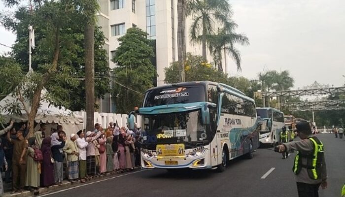 Hujan Tangis Sambut Kepulangan Jemaah Haji di Bojonegoro