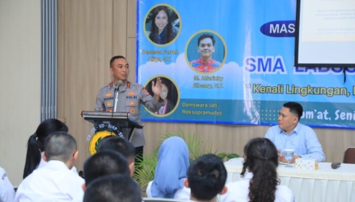 Kadiv Humas Polri Beri Motivasi Siswa SMA Labschool Hadapi Bonus Demografi