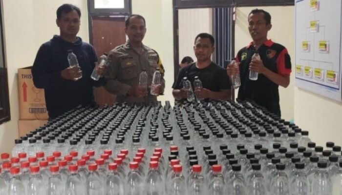 Bongkar Truk Miras Lintas Provinsi, Polisi Amankan 500 Botol Arak Bali di Jombang