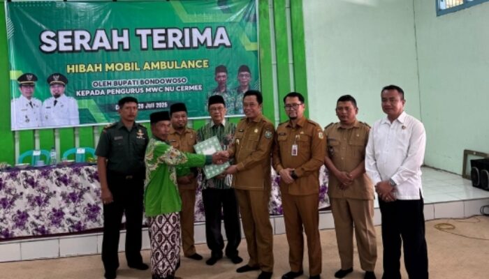 Serahkan Ambulan ke Pengurus MWCNU Cermee, Wujud Komitmen Pemkab Bondowoso Pada Kesehatan