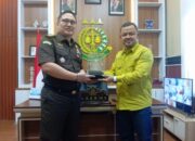 Unissula Beri Penghargaan Plt Kajari Blitar Sebagai Jaksa Berintegritas