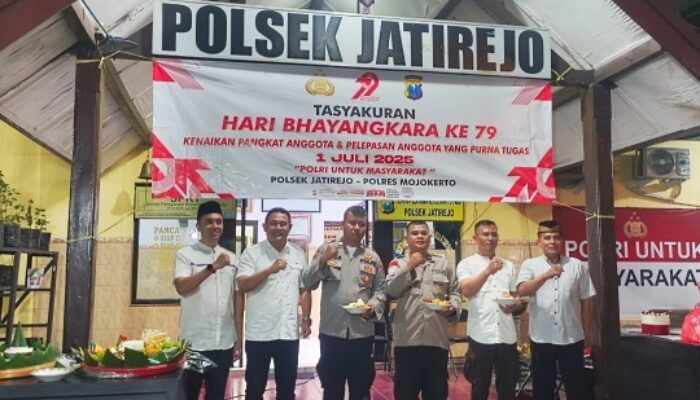 HUT ke-79 Polri, Polsek Jatirejo Beri Penghargaan Anggota Purna Tugas