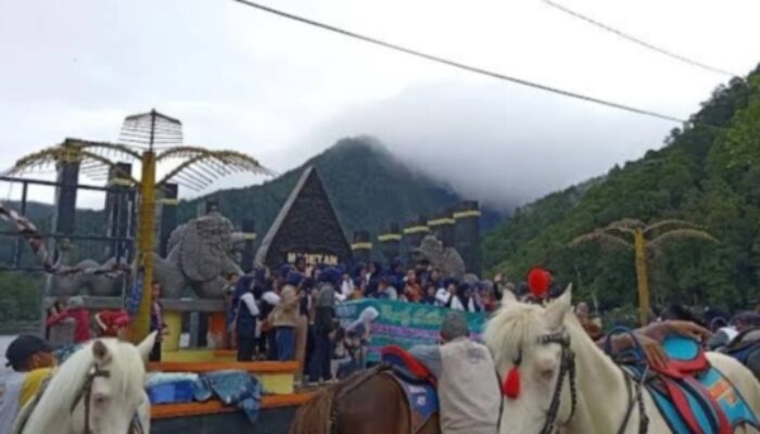 Setiap Hari Libur Pengunjung Wisatawan Telaga Sarangan Selalu Ramai