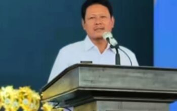 Kepala Dikpora Magetan Suwata Serahkan Hadiah Juara 02SN, FLS3N dan OSN 2025