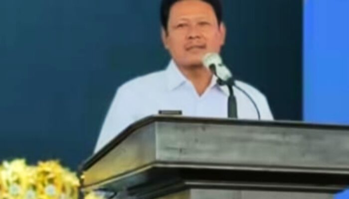 Kepala Dikpora Magetan Suwata Serahkan Hadiah Juara 02SN, FLS3N dan OSN 2025