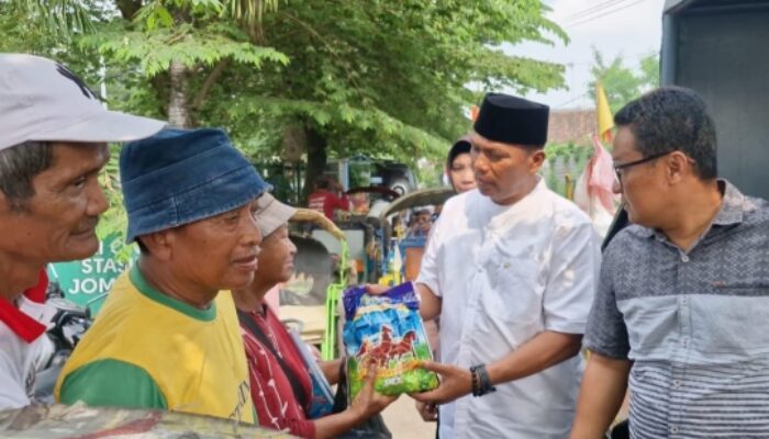 Polsek Jombang Bikin Abang Becak dan Anak Yatim Sumringah