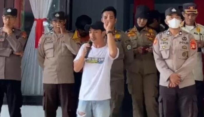 Lurah Bonto Lebang Langgar Perbup, Massa Unjuk Rasa di DPRD
