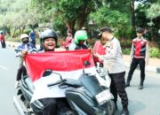 Sambut Hari Kemerdekaan, Kapolres Bangkalan Bagikan Ratusan Bendera Merah Putih di Jalan Raya