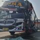 Bruak! Bus Mira di Jombang Ringsek Usai Cium Truk