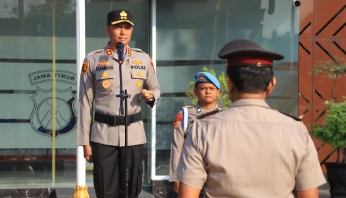 Kapolres Ngawi Pimpin Upacara Kenaikan Pangkat Pengabdian TMT 1 Agustus 2025