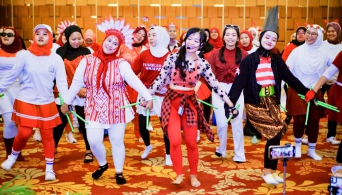 Kostum Merah Putih , Ratusan Peserta Ramaikan Spirit of Unity di Aston Madiun