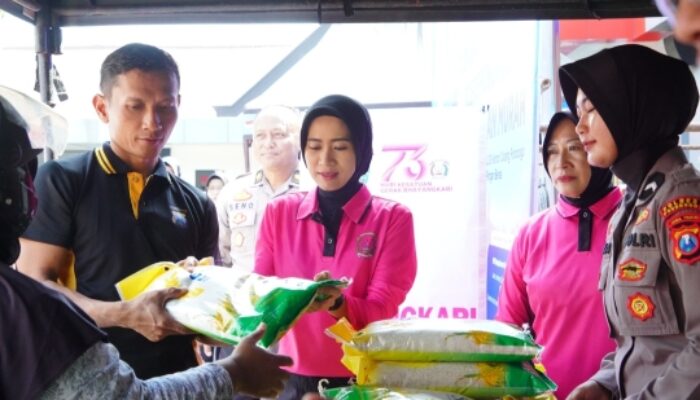 Polres Ponorogo Gelar Pasar Murah, Warga Sambut Antusias