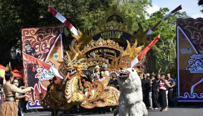 Lepas Pawai Budaya Harjabo, Wabup Sebut Pentingnya Teguhkan Kebersamaan dan Cinta Daerah