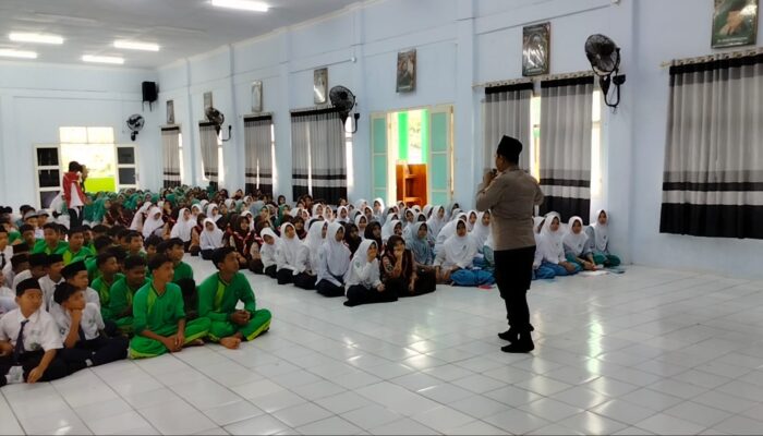 Polres Lumajang Gencar Beri Penyuluhan Anti Bullying dan Bahaya Narkoba di Sekolah