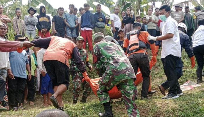 Mayat Pria Mengapung di Sungai Gunting Gegerkan Warga Jombang