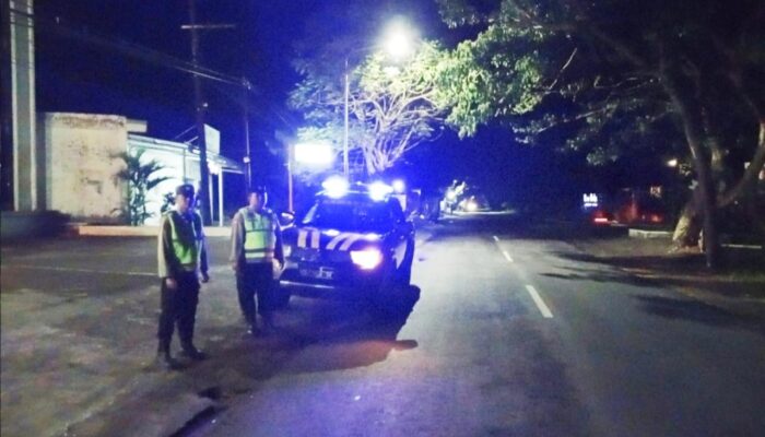 Antisipasi 3C dan Balap Liar di Kedunggalar, Polisi Ngawi Patroli Blue Light