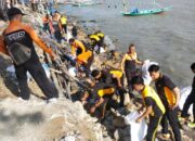 Aksi Bersih Pantai Tambak Wedi Warnai World Cleanup Day 2025