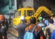 Puluhan Santri Al-Khoziny Terjebak Reruntuhan, Evakuasi Terus Berjalan
