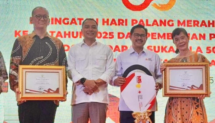 HUT PMI KE-80, Puspitadewi Prijadi Serahkan 2 Ambulans