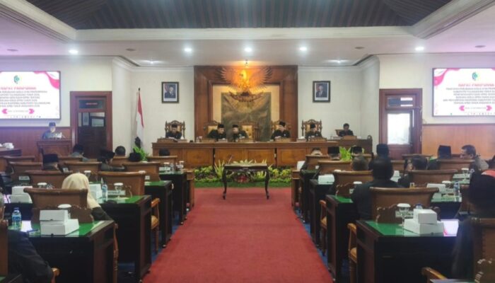 DPRD Tulungagung Rapat Paripurna Penetapan II Propemperda 2025 dan Ranperda APBD 2026